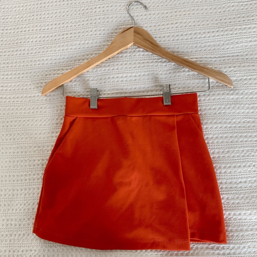 red skort - Picture 2 of 5